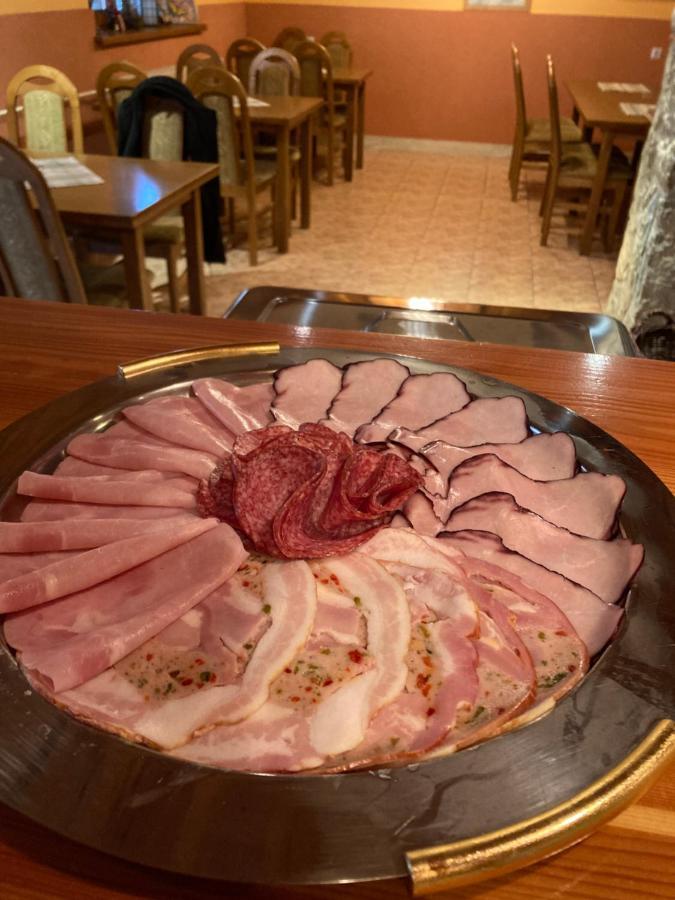 Penzion Siesta Grand ฮราบูชิเซ ภายนอก รูปภาพ